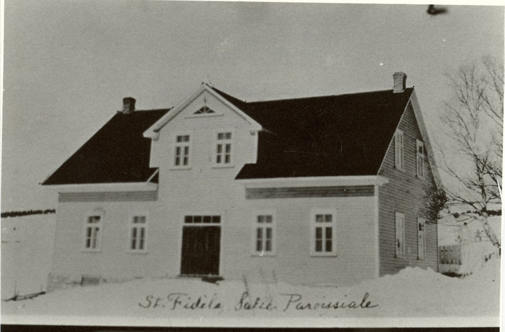 P5-1-6-2 Salle Paroissiale, St-Fidèle,Fonds 200 ans, Musée Chx
