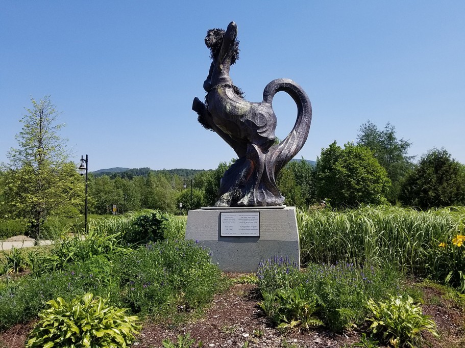 Monument en l'honneur d'Alexis Lapointe (1860-1924) inauguré le 8 août 2010 au parc municipal Des Berges de Clermont (QC). Il était réputé pour être un des plus grands coureurs de son époque.