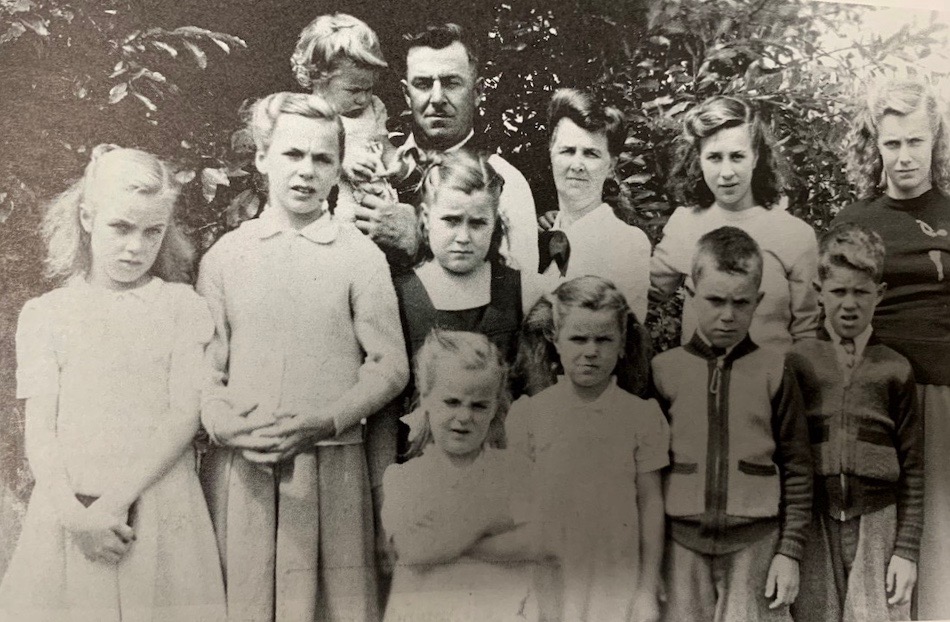 Un petit retour dans le temps avec des photos des grandes familles de St-Irénée.