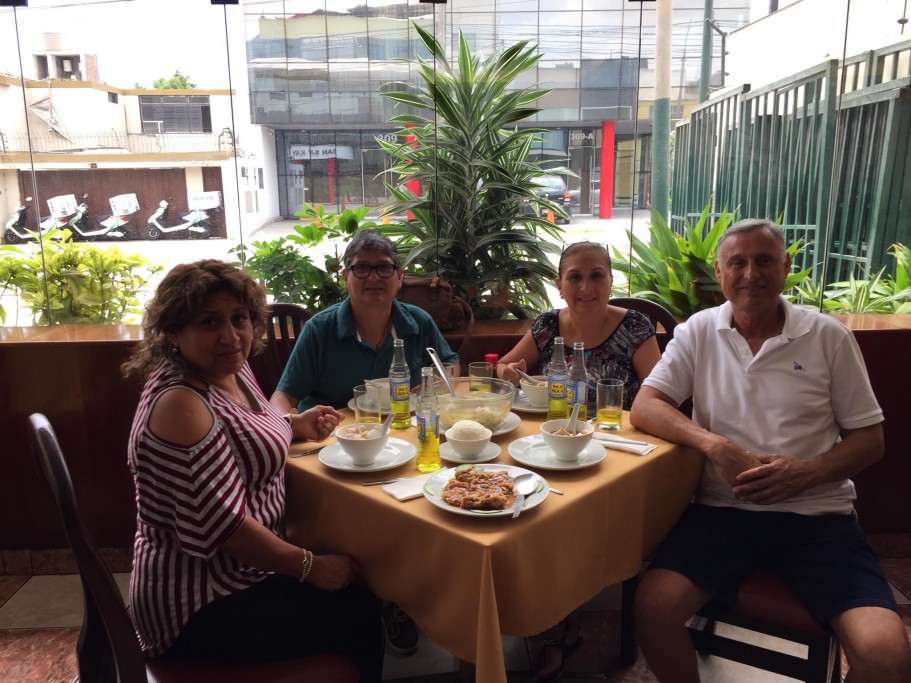 Repas en famille à Lima