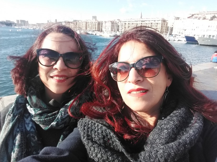Dora et sa soeur Raja à Marseille